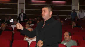 Boluspor kongresinde gerginlik Erdal Bayrak güven tazeledi