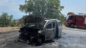 Salihli yolunda seyir halindeki kamyonet yandı