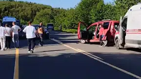 Ordu Ulubey’de üç aracın karıştığı zincirleme kazada üç kişi yaralandı