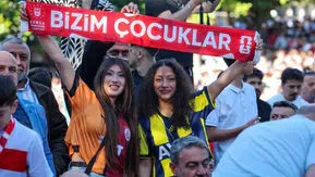 Bursa sokakları A Milli Takım için kırmızı beyaza büründü