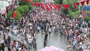 Isparta gül mevsimini dev kortejle kutladı