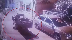 Reyhanlı'da gece yarısı motosiklet hırsızlığı kameraya yansıdı
