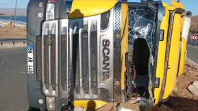 Elazığ’da tır kazası trafiği kilitledi