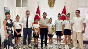 Marmarisin şampiyon kızları başarılarını kaymakamla paylaştı