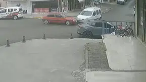 Pendik’te dikkatsiz sürücü kazaya davetiye çıkardı