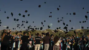 Bitlis Eren Üniversitesi'nde 2 bin 800 genç diplomayı aldı