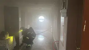 Kütahya’da bir apartmanın asansör dairesi alevlere teslim oldu