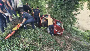 Balıkesir yolunda otomobil şarampole uçtu