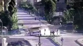 Yüksekova kavşağındaki ölümcül çarpışma kameraya böyle yansıdı