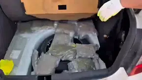 Hakkari'de durdurulan araçtan yüklü miktarda uyuşturucu çıktı
