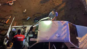 Osmaniye’de otomobil kanala uçtu 4 kişi hastaneye kaldırıldı