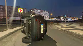 Bakırköy’de gece vakti kaza Sürücü direksiyon hakimiyetini kaybetti