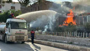 Bitlis Ahlat'ta iş yeri bahçesini alevler sardı