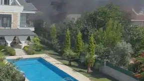 Silivri'de bir villayı alevler teslim aldı
