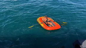 Mudanya açıklarında sürüklenen genç son anda kurtarıldı