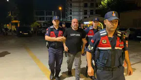 Yönetmen Ezel Akay evine düzenlenen operasyonla gözaltına alındı