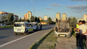 Kayseri'de kontrolden çıkan araç takla attı
