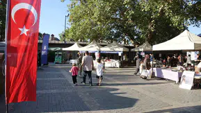 Bursalı kadınların el emeği pazarda kazanca dönüşüyor