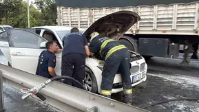 Sanayiden çıkan aracın 10 dakika sonra motoru alev aldı