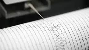 Elazığ'da gece yarısı korkutan deprem: Valilikten olumsuz ihbar açıklaması