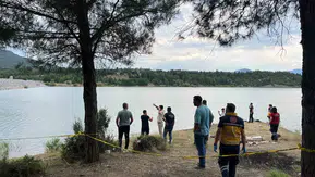 Burdur’daki barajda yüzen gençten haber alınamıyor
