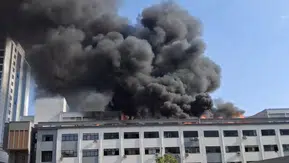 Gaziantep'te dev iş merkezinin çatısında korkutan yangın