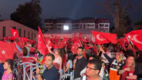 Osmaniyeliler 15 Temmuz için sokaklara döküldü