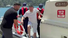 Muğla açıklarında teknede fenalaşan iki kişiye sahil güvenlik yardımı
