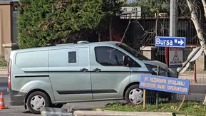 Mudanya'da zırhlı araç direğe girdi