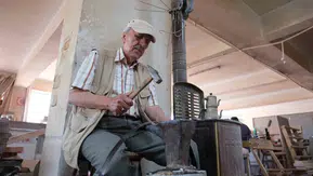 İnegöl'de 145 yıllık fıçıcılık geleneği beşinci kuşağa emanet