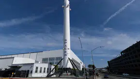 SpaceX roketi Ay'a çarptı ve dev bir krater açtı