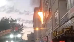 Çankırı’da apartman dairesini alevler sardı
