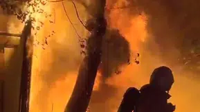 Demirci dükkanında akşam yangını, ekipler müdahale etti