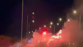 Otoyolda yangın paniği Araç seyir halinde alev aldı