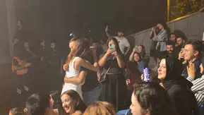 Sahne romantizme teslim oldu, 9 çift o gece evet dedi
