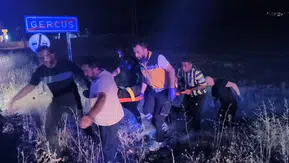 Direksiyon hakimiyeti kayboldu, pikap tarlaya uçtu