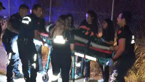 Direksiyon hakimiyetini kaybetti, ticari araç devrildi Sürücüyü itfaiye kurtardı