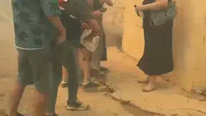 Edremit'te orman yangını paniği Jandarma vatandaşları alevlerin içinden kurtardı