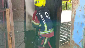 Bandırma'da damda yangın paniği itfaiye hızla müdahale etti