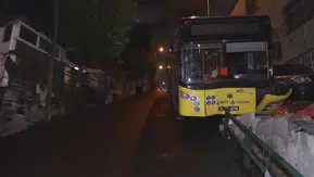 Sarıyer'de kaygan yol İETT otobüsünü bariyere savurdu