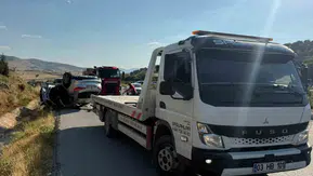 Afyonkarahisar’da iki otomobil çarpıştı 1 ölü 7 yaralı