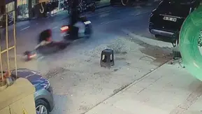 Bursa Gemlik’te açılan çukur yine motosikletliyi yoldan çıkardı