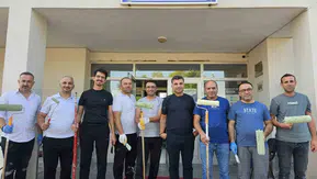 Sivaslı eğitimcilerden köy okuluna boyalı destek