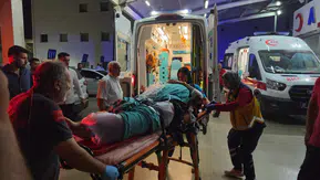 Kozan'da korkunç kaza: Bariyerler ile otomobil arasında can pazarı yaşandı