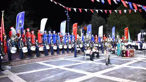 Yenişehir'de dev buluşma: 88 kişilik dev kadro sahnede tarih yazdı