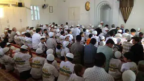 Gercüş'te Miniklerin Manevi Coşkusu: Namazla Buluşan Çocuklar Sahneye Çıktı