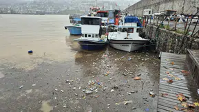 Zonguldak kıyılarında ürküten değişim: Şiddetli yağış denizin rengini değiştirdi