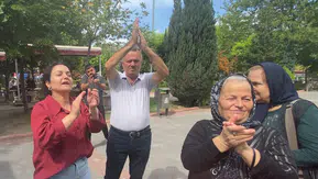 Isparta'da adliye koridorlarında yankılanan feryat: Oğlunun katiline verilen cezayı alkışlarla karşıladılar