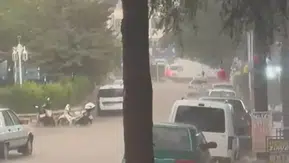 Elmalı'da aniden bastıran yağış hayatı felç etti: Pazar yeri sular altında kaldı