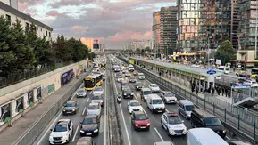 İstanbul akşam trafiğinde kilitlendi: Yağışla birlikte yoğunluk tavan yaptı